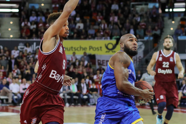 站稳脚跟 站稳脚跟