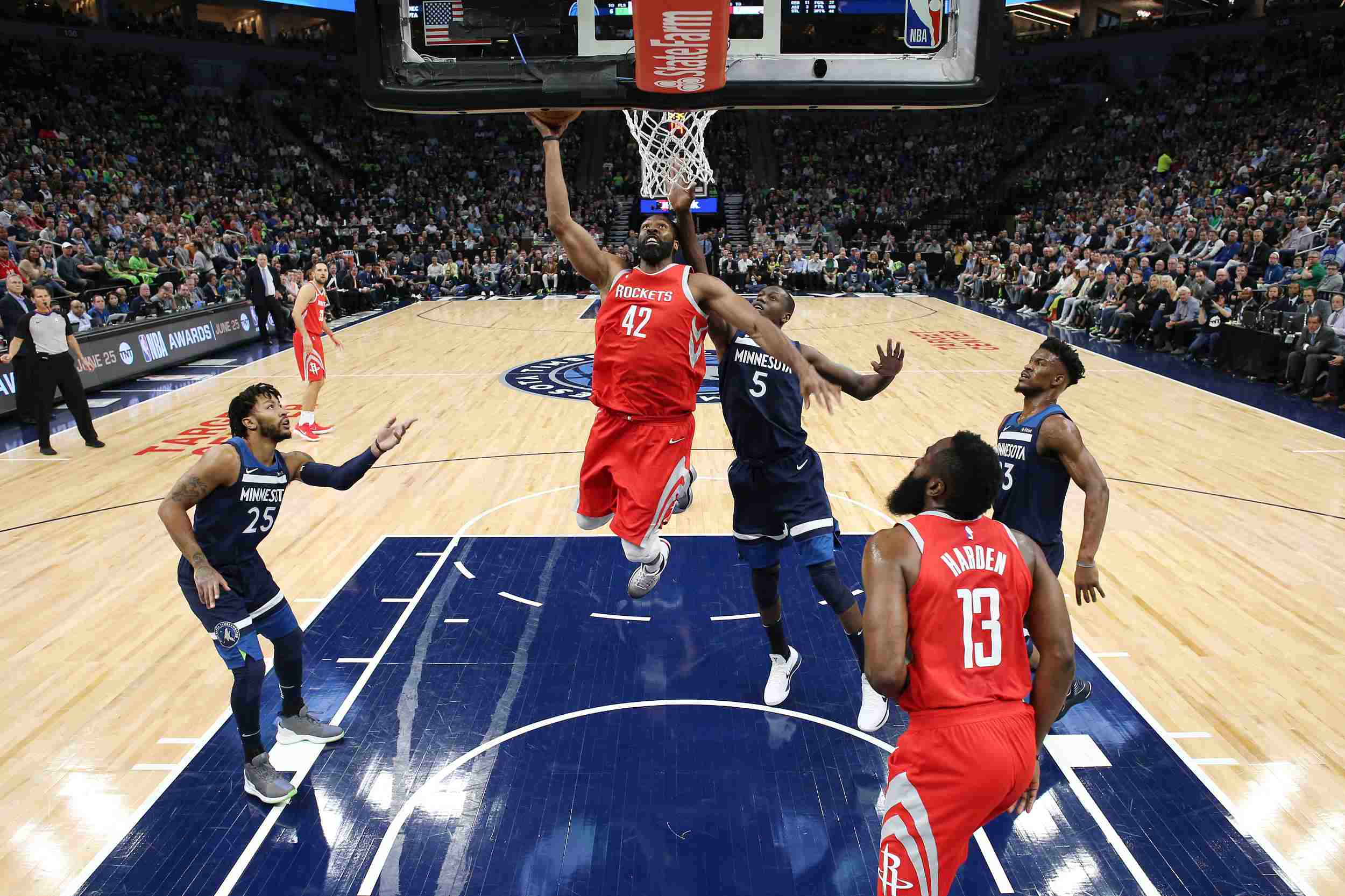 球队战术需 球队战术需